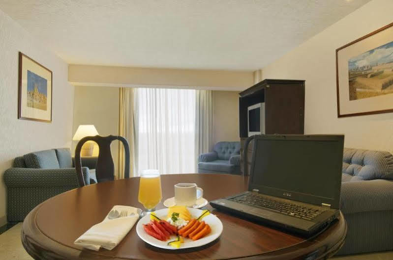 Fiesta Inn Σιουδάδ Χουάρες Εξωτερικό φωτογραφία
